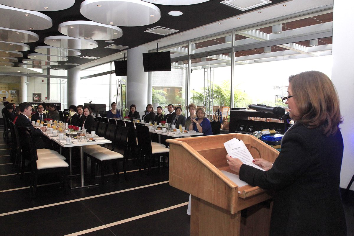 Homenaje a secretarias y auxiliares judiciales